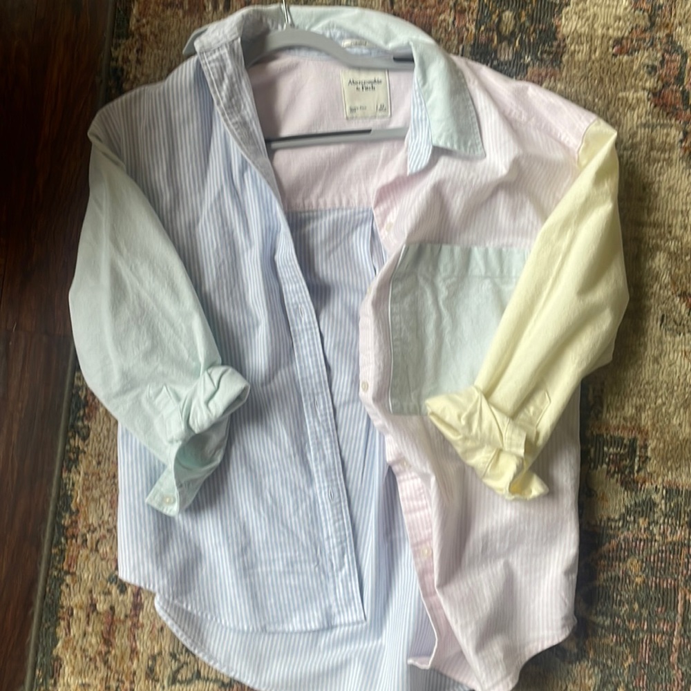 Abercrombie buttonup. Worn once. Selling because it didn’t work for swim coverup